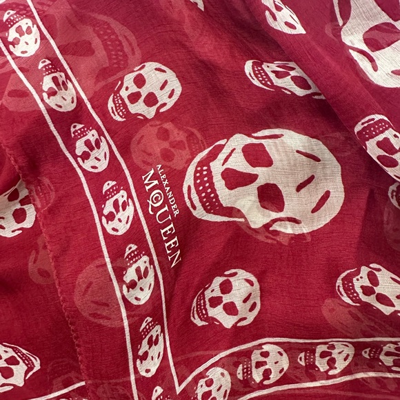 Authentic Alexander McQueen Silk Skull Scarf - Picture 1 of 5